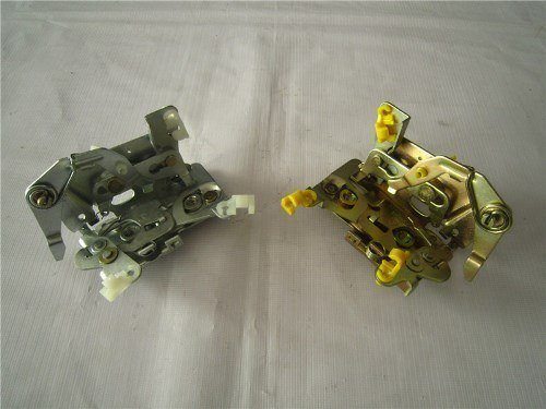 Замок двери кабины с тягой SHAANXI F2000 L + R