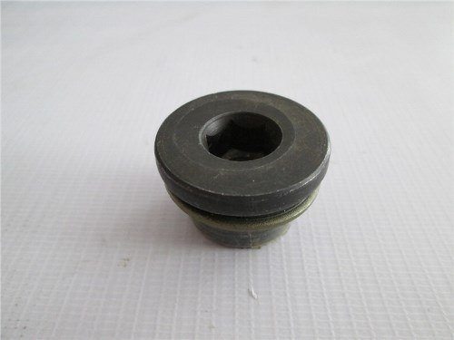 Заглушка резьбовая крышки бортового редуктора HOWO 2009 AC16 маленькая 24MM  Уп/5шт