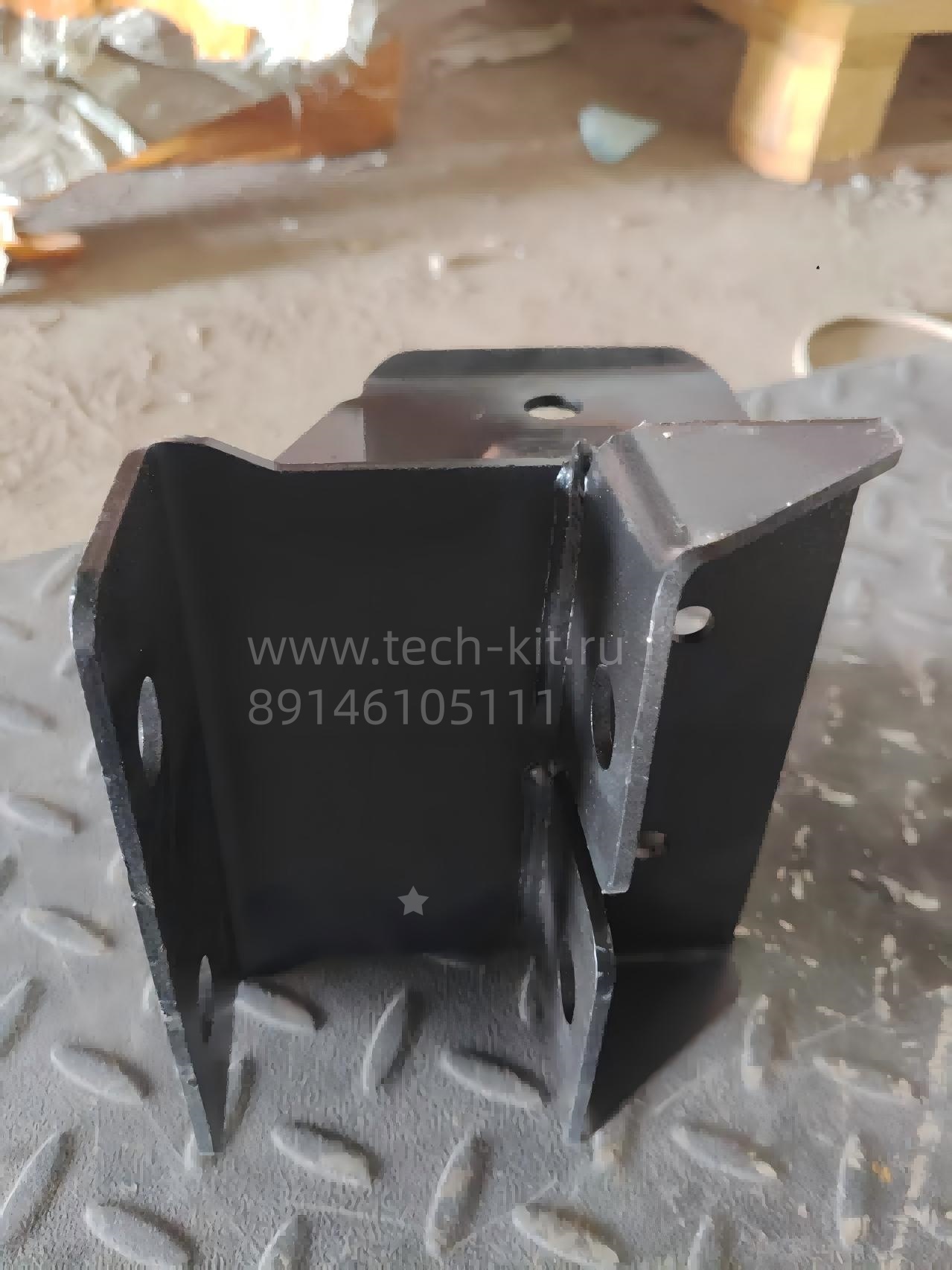 DZ14251440301 Кронштейн кабины задний DZ14251440301 Кронштейн кабины задний